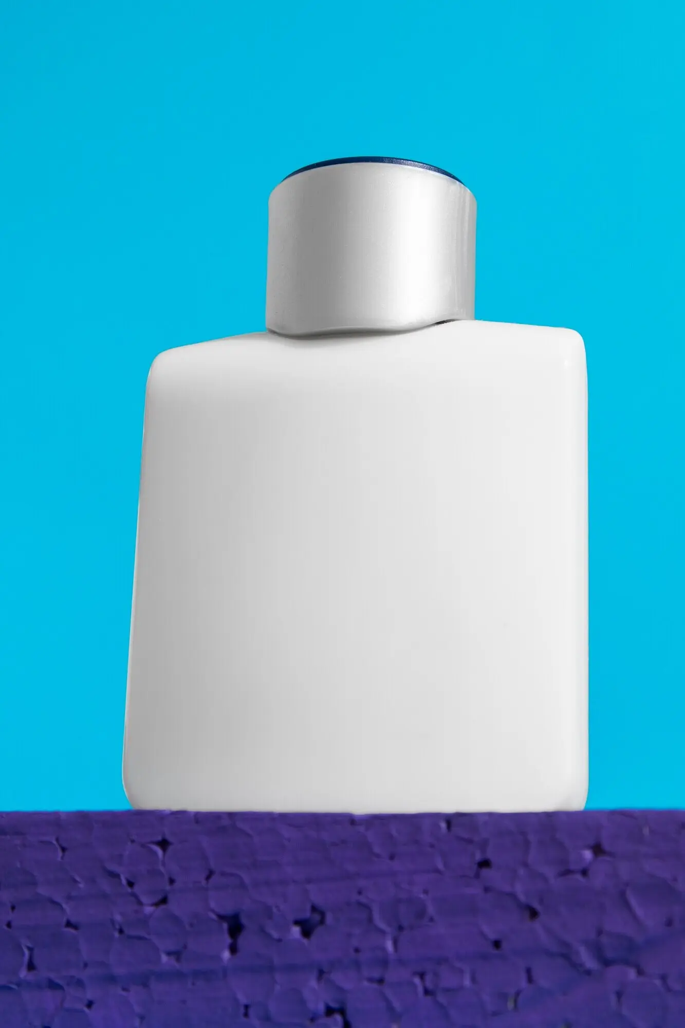 Флакон духoв на основе ингредиентов из почвы.